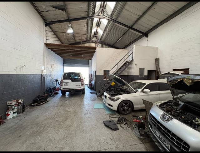 222M² WAREHOUSE TO LET IN GEORGE PARK